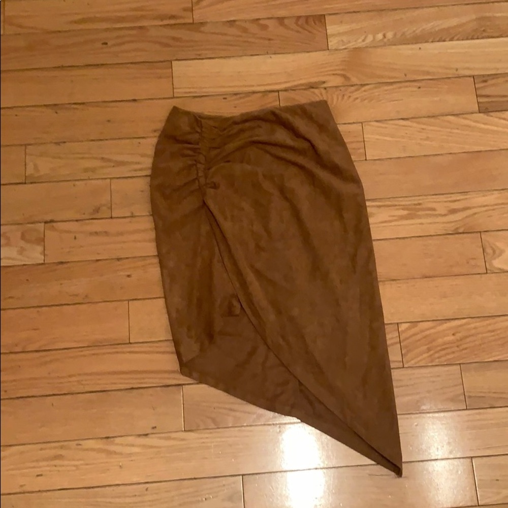 Society Of Chic, A symmetrical skirt